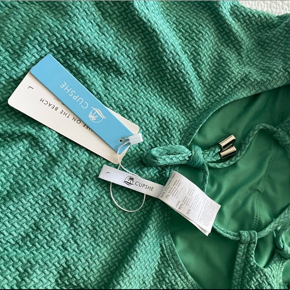 Aliyah Lace-Up Back One Piece Swimsuit
Large from Cupshe (L) - Picture 6 of 6
